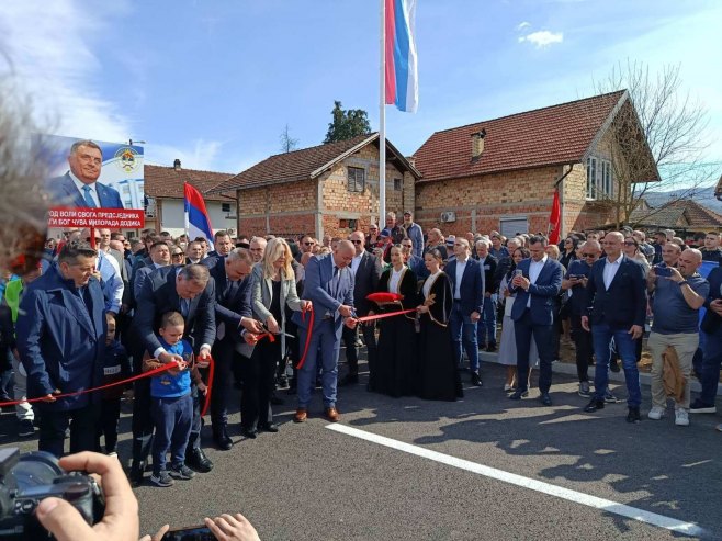 Симболичним пресјецањем врпце мост у бањалучком насељу Чесма пуштен у саобраћај (ФОТО/ВИДЕО)