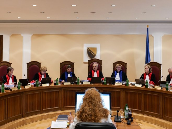Крњи Уставни суд БиХ није се смио успротивити Шмиту: Одбио апелацију посланика у НСРС