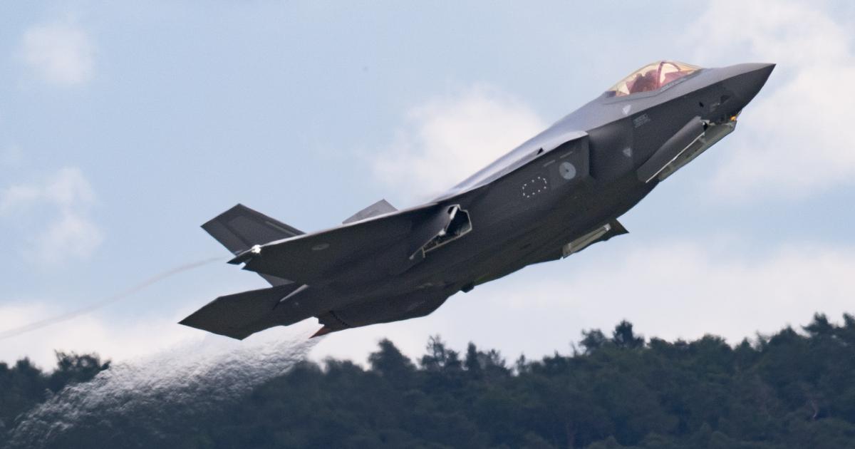 Un chasseur F-35 décolle de la base aérienne américaine de Ramstein, en Rhénanie-Palatinat. [KEYSTONE - BORIS ROESSLER]