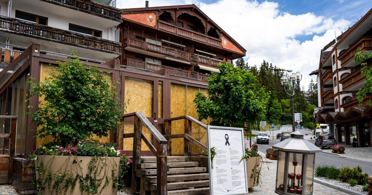 Vue de l'entrée du bar "Le Constellation" à Crans-Montana, le mardi 2 juin 2026. [© KEYSTONE / JEAN-CHRISTOPHE BOTT - JEAN-CHRISTOPHE BOTT]