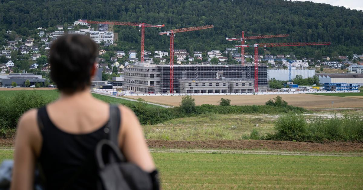 Le centre de données en cours de construction, le vendredi 3 juillet 2026, à Beringen. [© KEYSTONE / ANDREAS BECKER - ANDREAS BECKER]