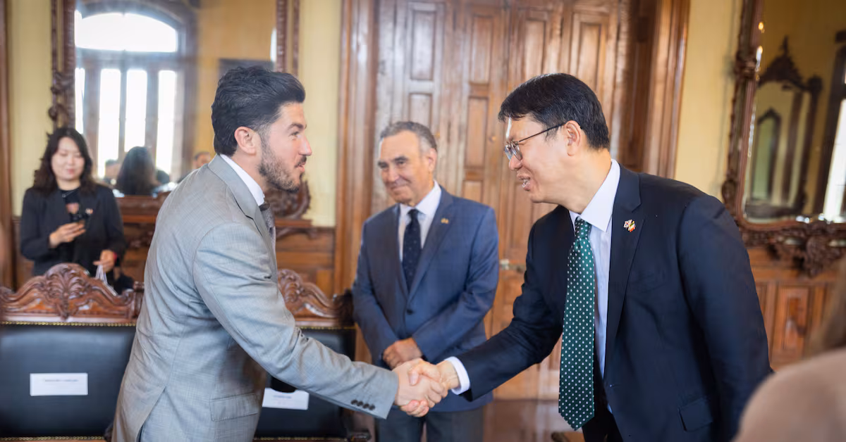Samuel García recibe al Embajador de Corea del Sur previo al partido del Mundial 2026
