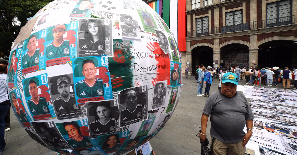 CDMX El contraste en CDMX: protestas de familias de desaparecidos antes del México vs Chequia