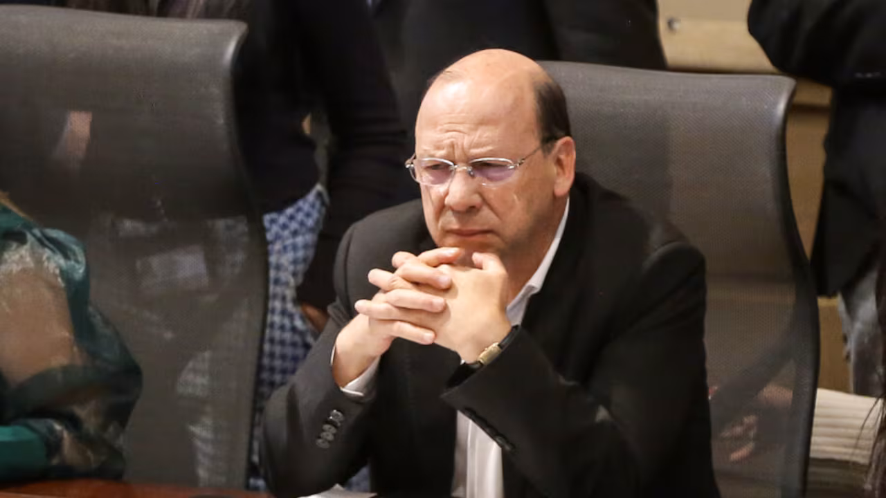 Gobierno emitió decreto que le pone límite a la inversión de las AFP en el exterior. No atendió las sugerencias