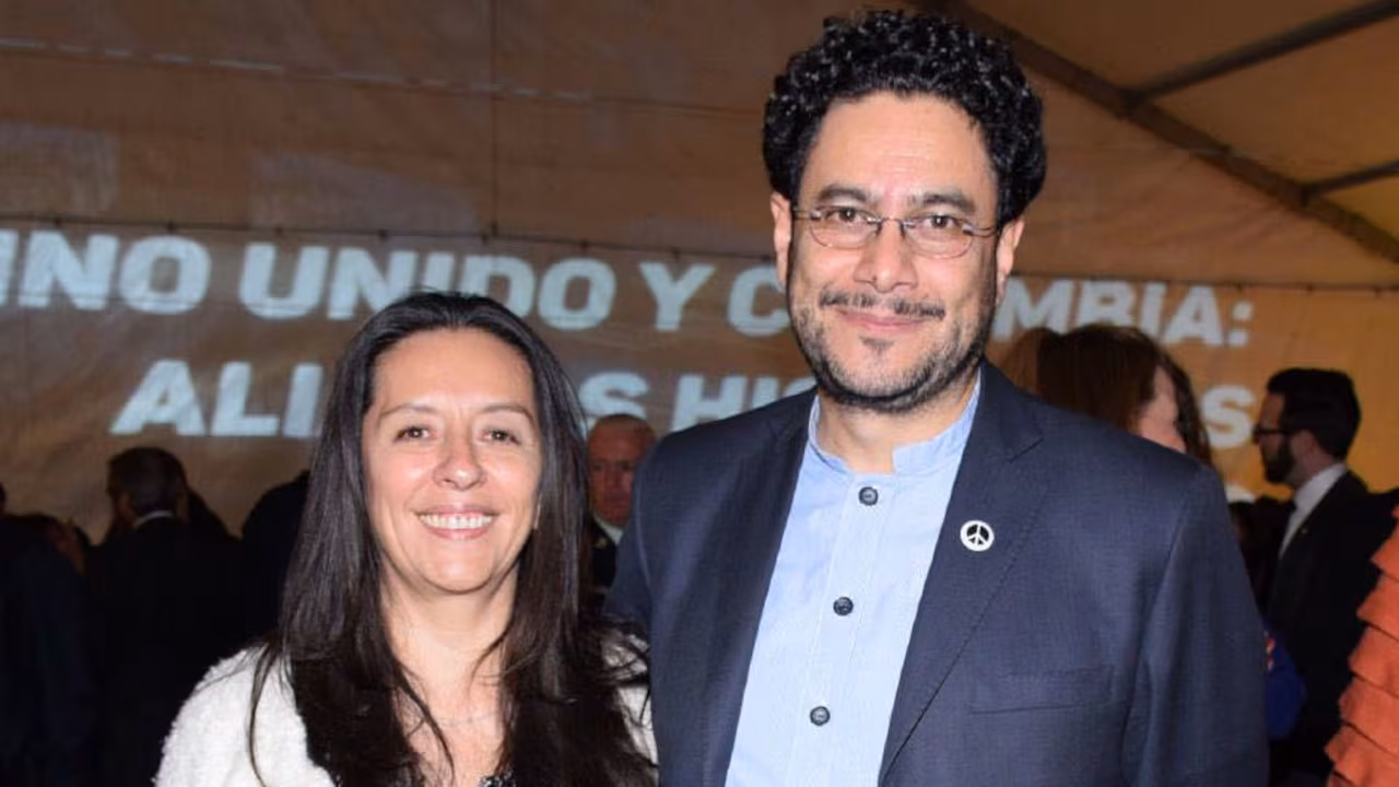 La esposa del candidato presidencial Iván Cepeda renunció a la Unidad de Investigación y Acusación de la JEP