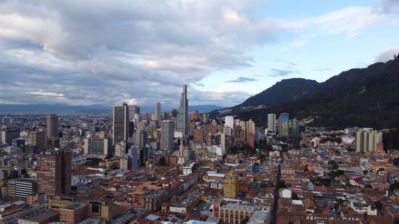 Operativo de recuperación de espacio público en Bogotá terminó en fuertes confrontaciones: esto dijeron las autoridades