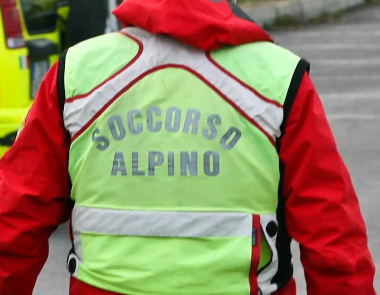 Monte Bianco, fulmine colpisce alpinista: soccorsi difficili per le condizioni meteo