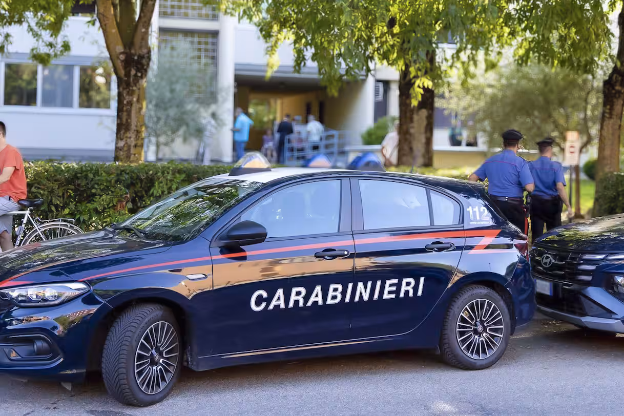 Imola, anziano ucciso in casa: indagini sulla moglie trovata in stato confusionale