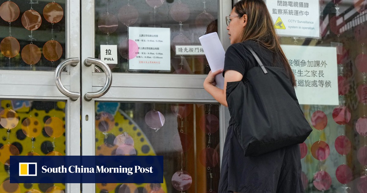 A parent tries “door-knocking” at Baptist Convention Primary School in Tsuen Wan. Photo: May Tse