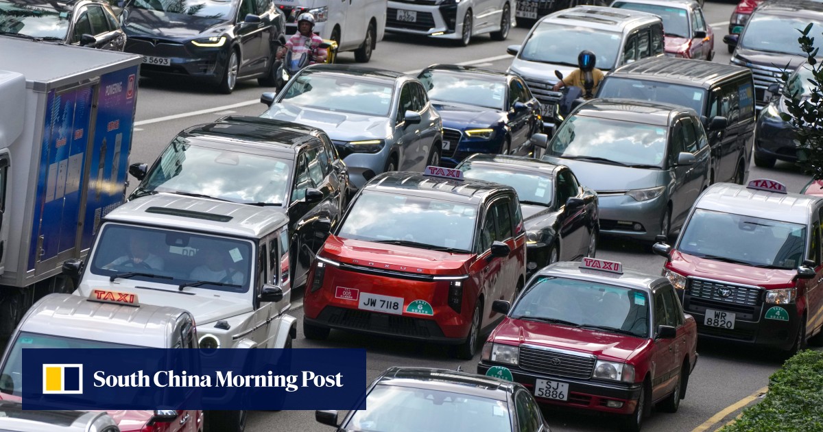 Ride hailing taxis and traditional cabs along Gloucester Road in Wan Chai. Photo: Karma Lo