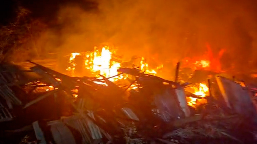 5h Incendio afectó dos mediaguas y antiguas caballerizas en Quillota: no hubo damnificados