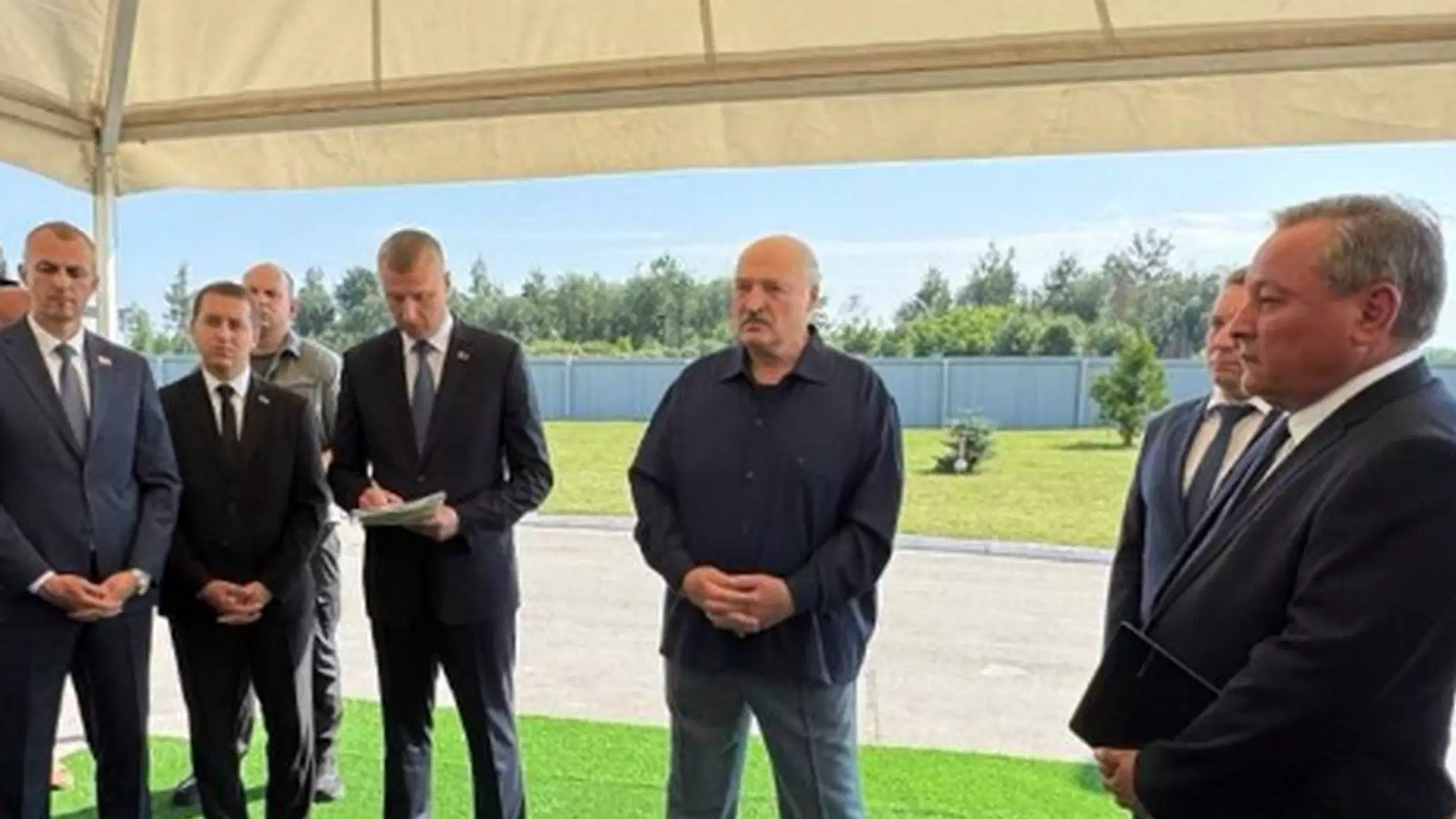 Le président biélorusse Alexandre Loukachenko visite le complexe laitier d'Ustensky - Sputnik Biélorussie