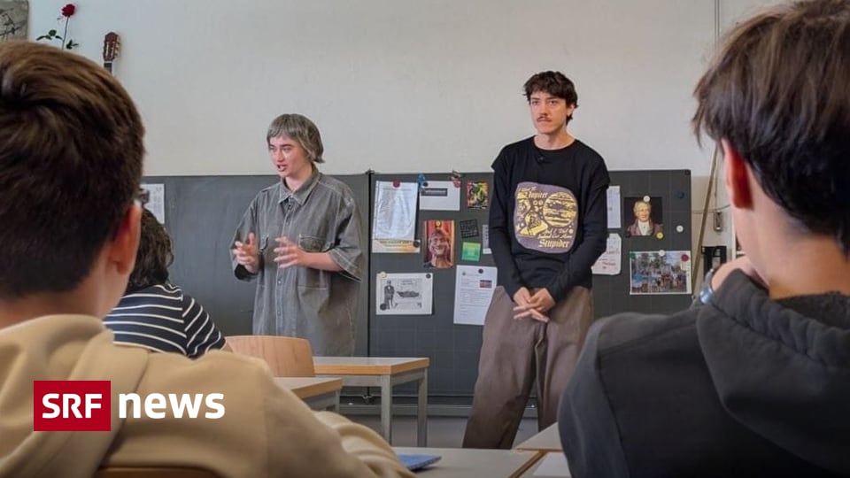 Fake News im Klassenzimmer Aargauer Theaterprojekt regt Lernende zu kritischem Denken an Dieses Theaterstück spielt nicht auf der Bühne, sondern im Klassenzimmer: die