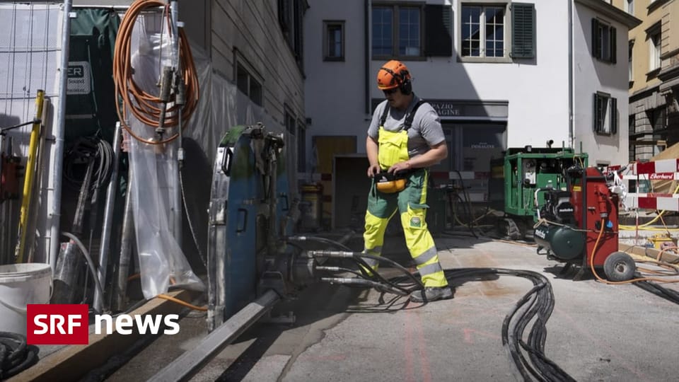 Seco-Bericht Häufiges Lohndumping und rückläufige Schwarzarbeit Das Seco stellt 2025 über 14’000 Verdachtsfälle von Schwarzarbeit fest – auch Lohndumping bleibt verbreitet.