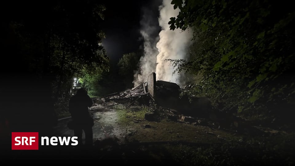Keine Verletzte Feuerwerksdepot in Uitikon-Waldegg brennt ab Kurz vor Mitternacht ist ein Feuerwerksdepot in Brand geraten. Verletzte gibt es keine. AktualisiertMit Video