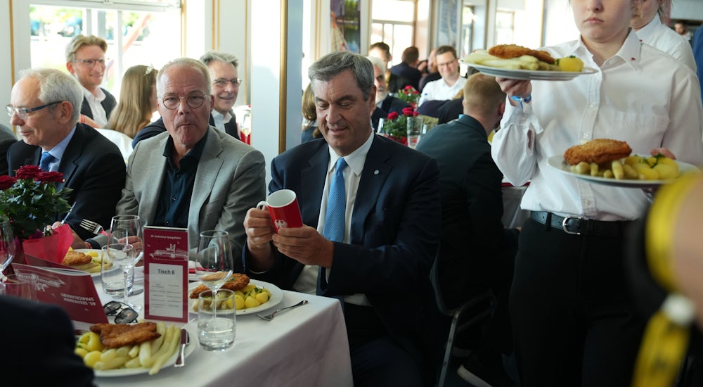 CSU-Chef Markus Söder bei SPD-Spargelfahrt in Berlin: Schulterschluss-Versuche an Bord