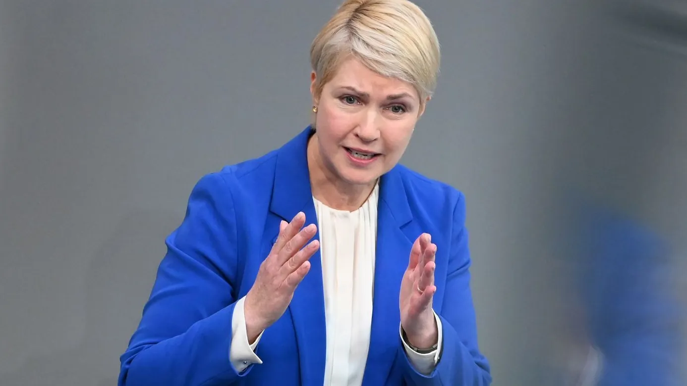 Rentenalter: Schwesig lehnt Erhöhung ab – Beamte sollen einzahlen