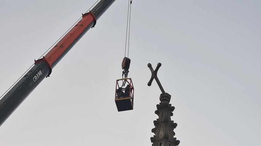 Retiran cruz de iglesia Los Carmelitas en Viña del Mar: estaba en riesgo de caerse tras sismo