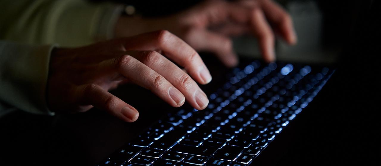 Sexuelle Gewalt durch Live-Streaming "Tsunami an Material von Kindesmissbrauch"