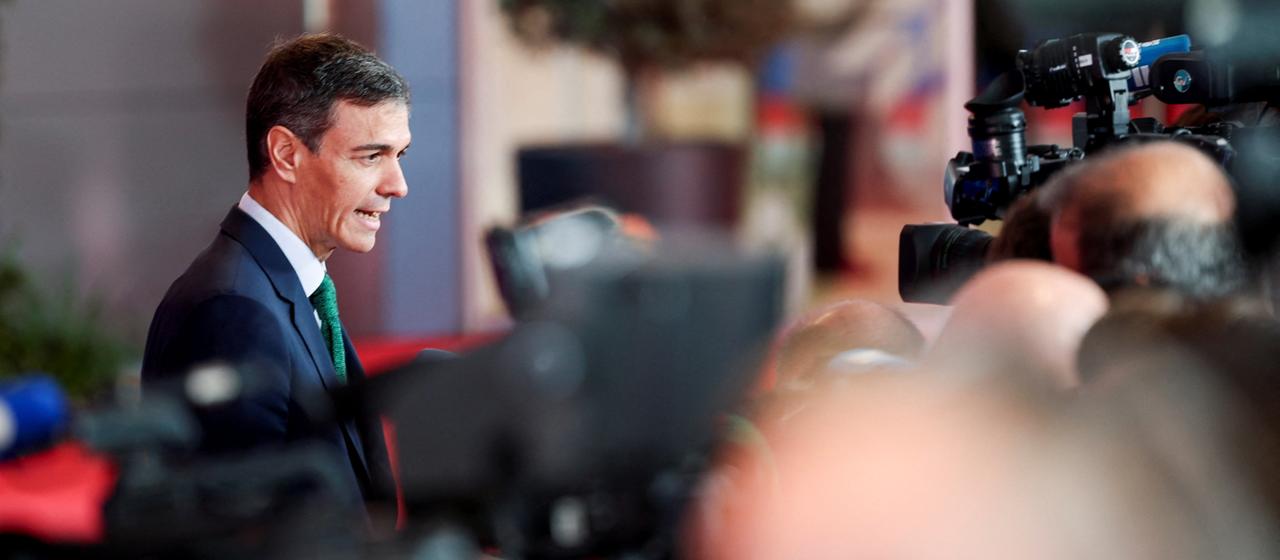 Angebliche Überlegung der USA Sánchez macht sich "keine Sorgen" über NATO-Rauswurf