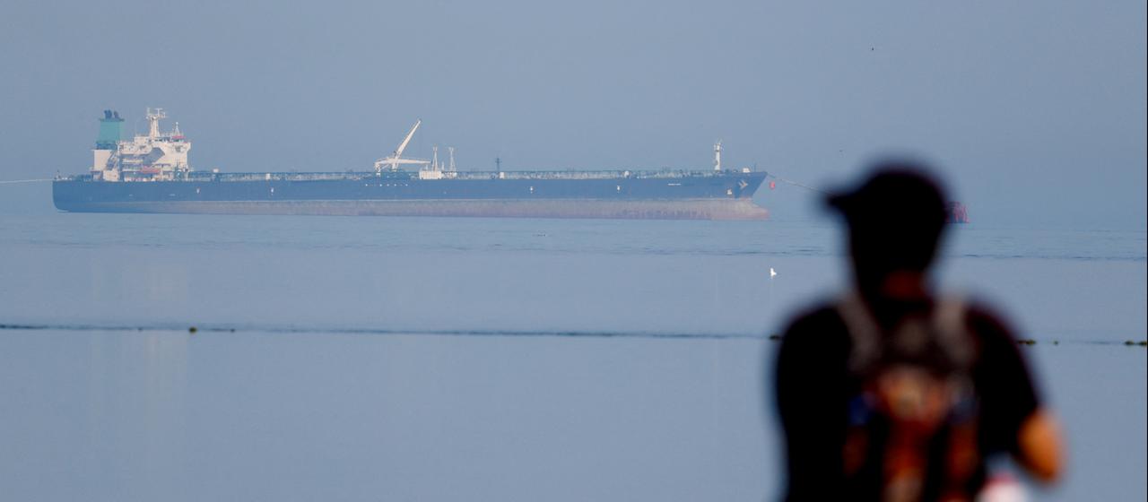 US extends sanctions waivers for Russian oil by 30 days