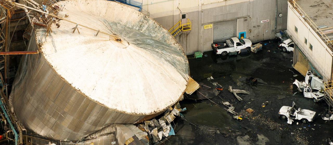 Gas tank implodes: Several dead in chemical accident in the USA