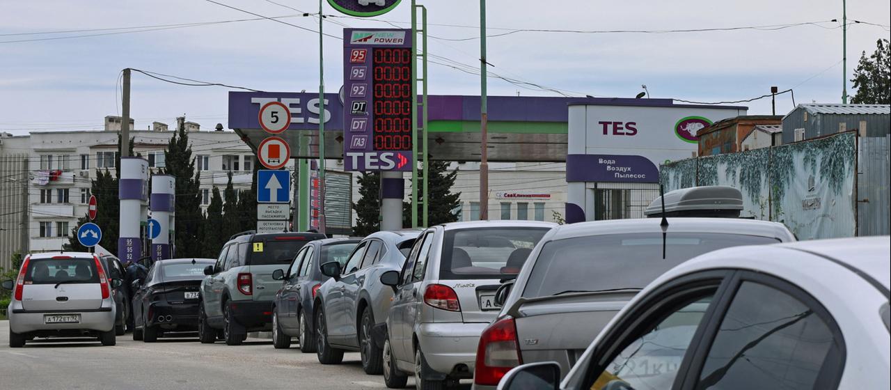 Luhansk und Halbinsel Krim Kraftstoff in von Russland besetzten Gebieten knapp