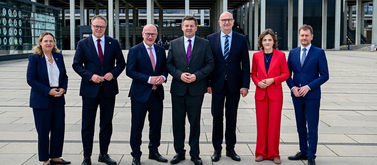 Konferenz der Ost-Ministerpräsidenten Der Osten will Transparenz - und seinen Anteil