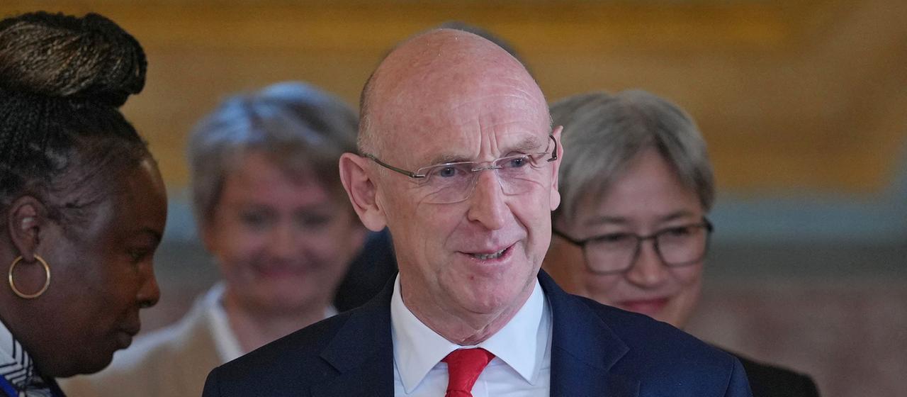 Regierungskrise in Großbritannien Verteidigungsminister Healey tritt zurück