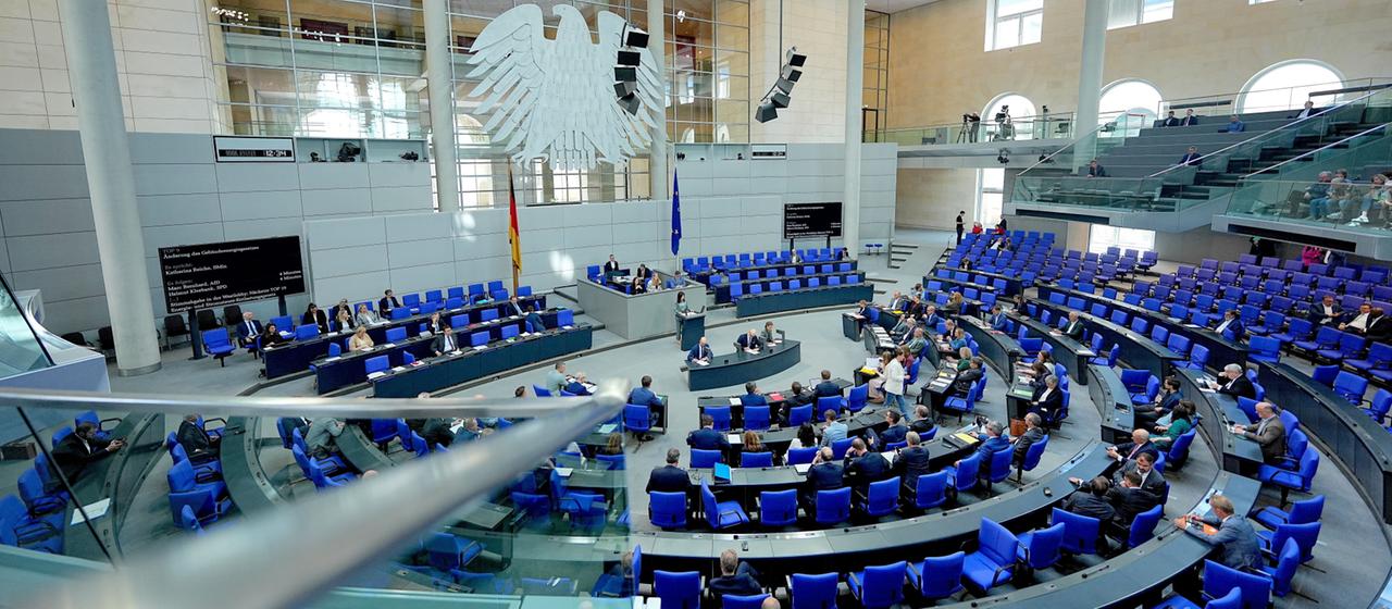 Bezüge der Abgeordneten Aussetzung der Diätenerhöhung trifft auf Zustimmung