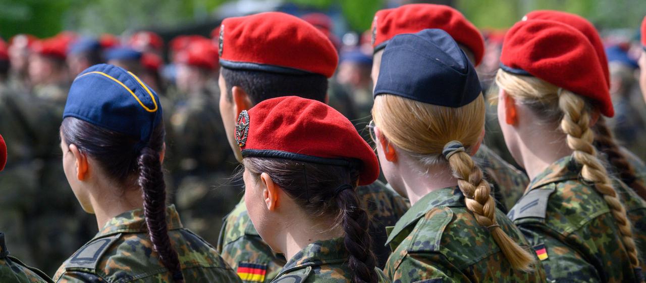 25 Jahre Frauen in der Bundeswehr "Man ist Soldat, egal welches Geschlecht"
