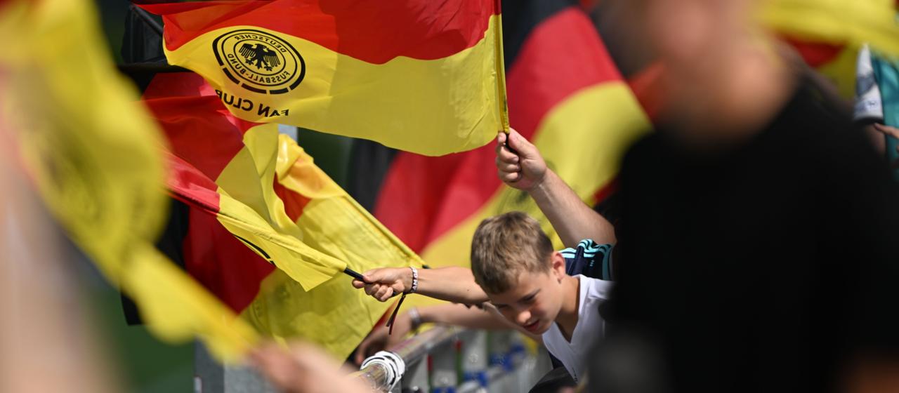 Fan-Forscher zur Stimmung in Deutschland "Feier-Pegel ist abhängig vom Erfolg des DFB-Teams"