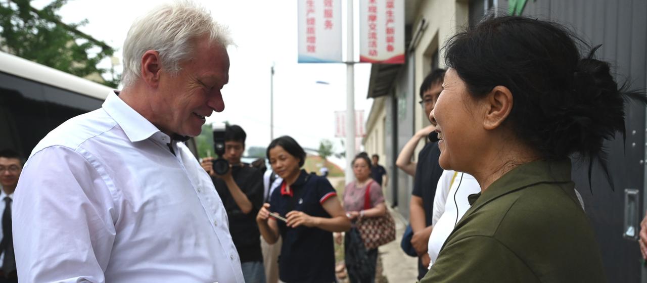 Agrarminister in China Rainer wirbt für deutsches Schweinefleisch
