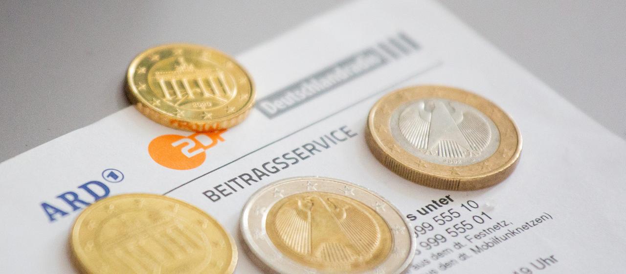 Streit über Finanzierung Verfassungsgericht verhandelt über Rundfunkbeitrag