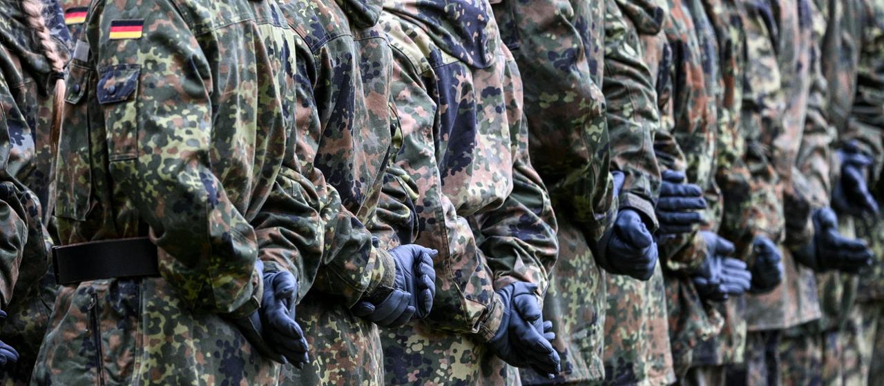Bilanz des Verteidigungsministeriums Mehr junge Menschen wollen zur Bundeswehr