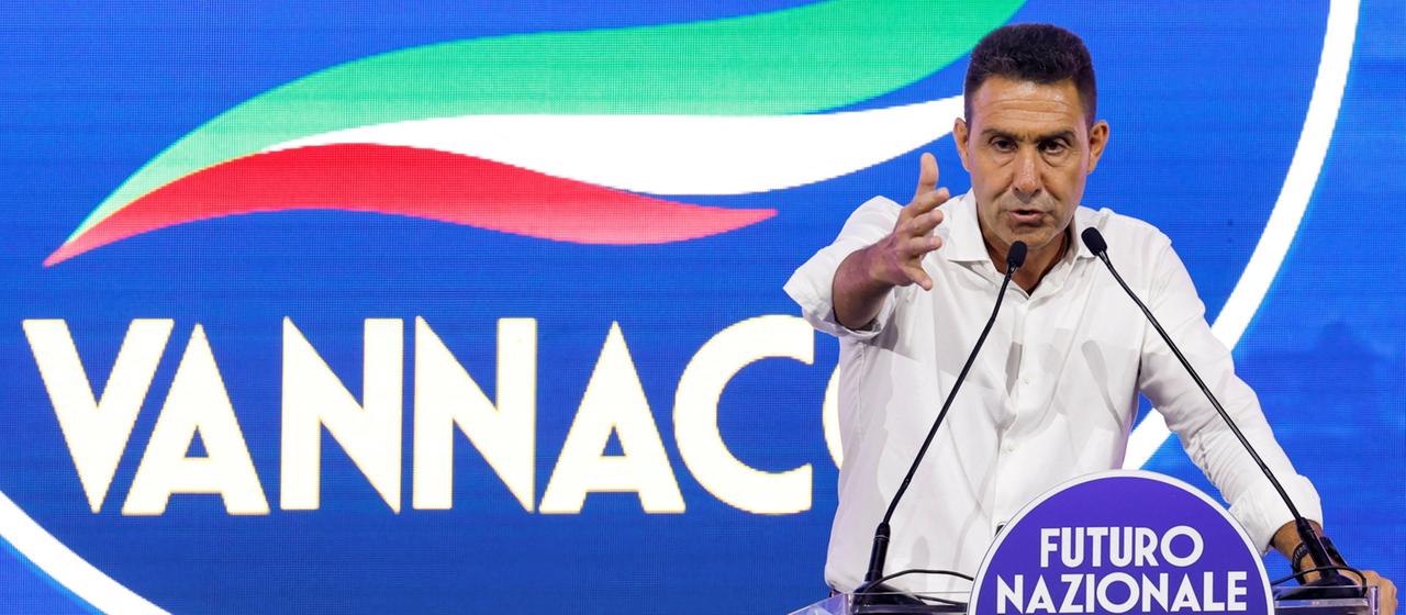 Italien Noch ein Herausforderer für Meloni - von rechts