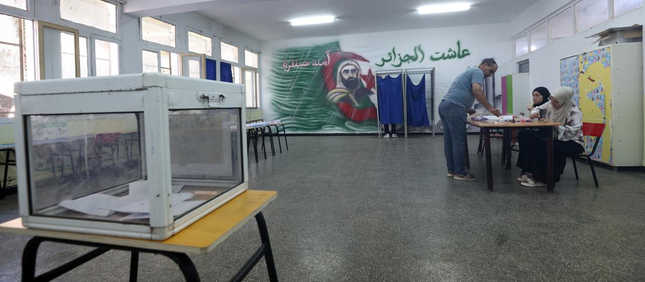 Parlamentswahl in Algerien Leere Wahllokale - obwohl alle extra frei hatten