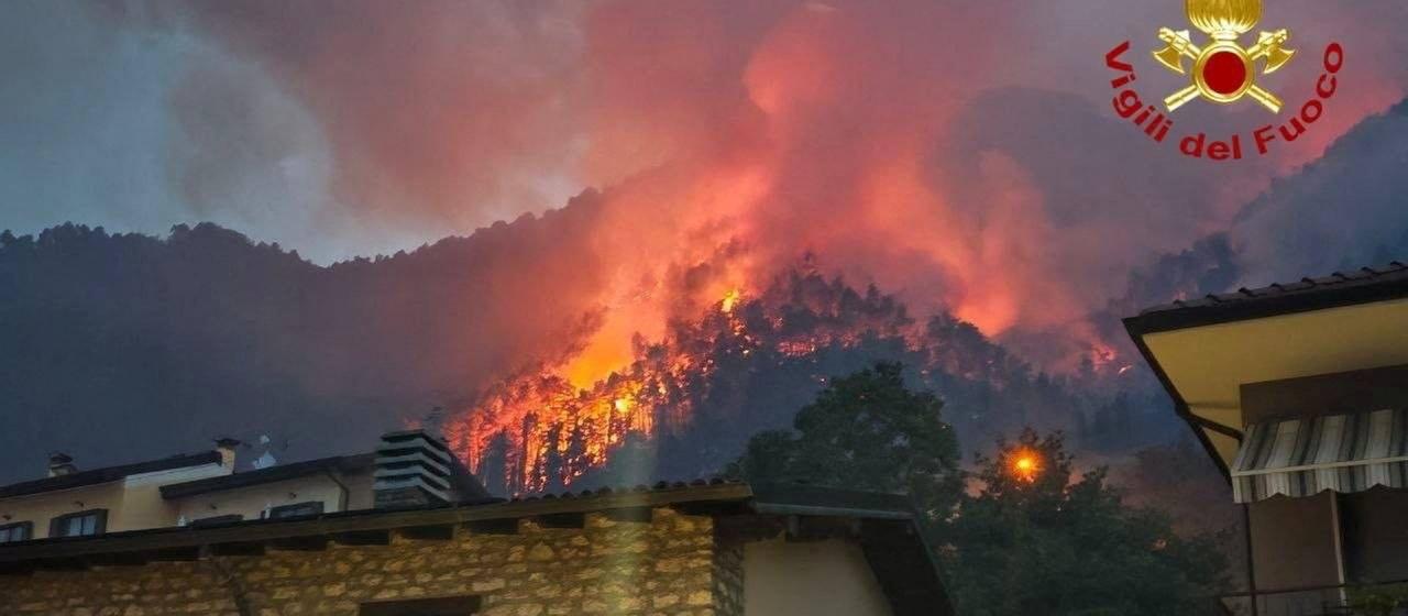 Waldbrand am Gardasee: Mehr als 200 Menschen in Sicherheit gebracht