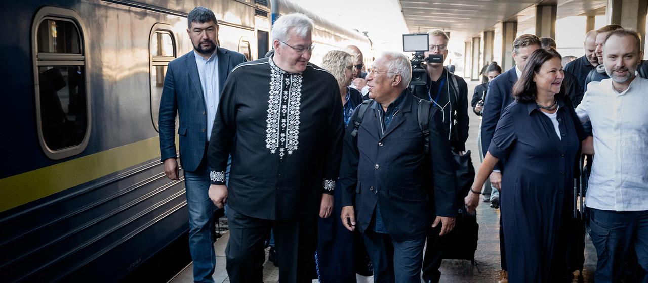 Ankündigung zum Unabhängigkeitstag EU gibt Milliarden für Ukraine frei