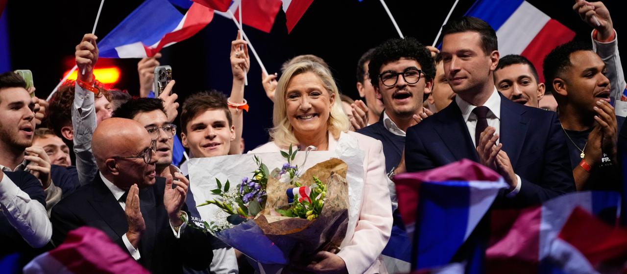 Auftakt der RN-Wahlkampagne Le Pen spricht von "Wiedergeburt" Frankreichs