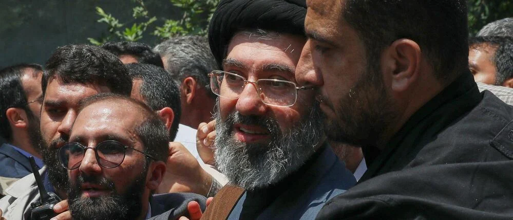 Er soll kaum noch sprechen können: Irans oberster Führer Chamenei Bericht zufolge schwer verletzt, aber geistig klar