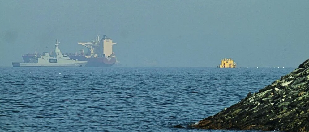 Live Mutmaßlich iranischer Angriff : Explosion an Tanker vor Küste des Oman