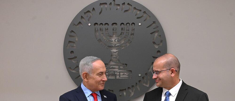 Live „Dazu bestimmt, aus der Welt zu verschwinden“: Netanjahu droht Irans Führung bei Zeremonie für neuen Mossad-Chef