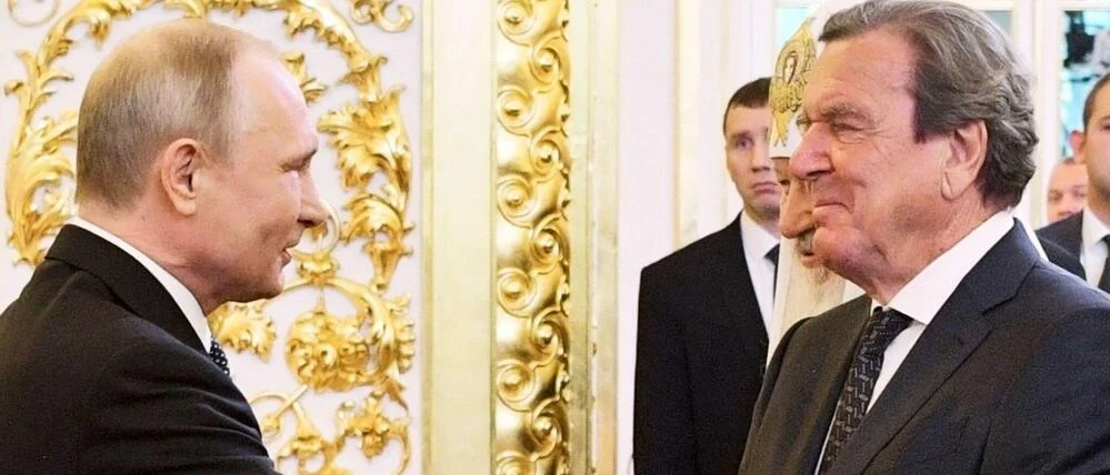 Vieraugengespräch im Kreml: Putin soll Ex-Kanzler Schröder getroffen haben