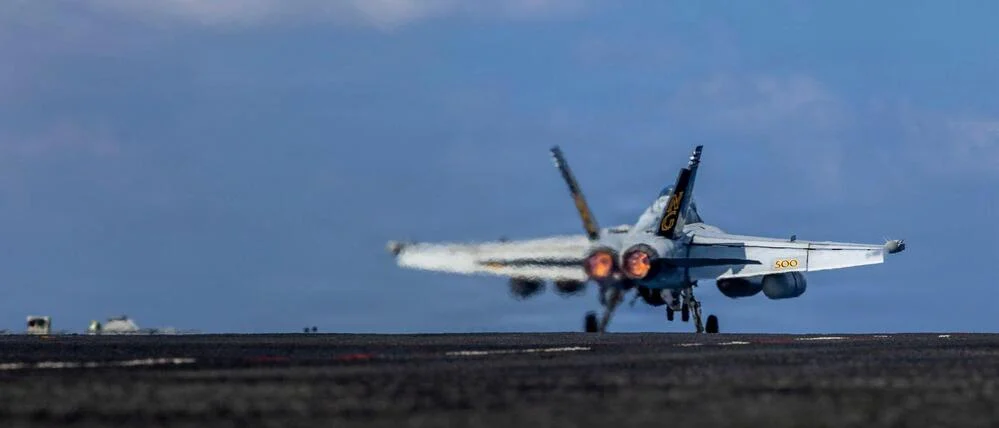 USA bombardieren erneut Ziele im Iran – Ölpreise steigen deutlich an