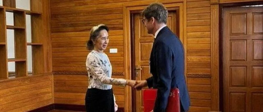 Lebenszeichen aus dem Hausarrest: Myanmars Militärjunta zeigt Fotos von Friedensnobelpreisträgerin