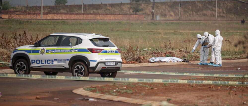 „Wir können nicht ständig neue Leichen bergen“: Mordserie an Frauen erschüttert Südafrika