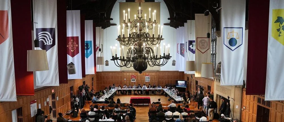 „Herzzerreißende Fragen“: Präsident von US-Elite-Uni beunruhigt nach mutmaßlicher Gruppenvergewaltigung