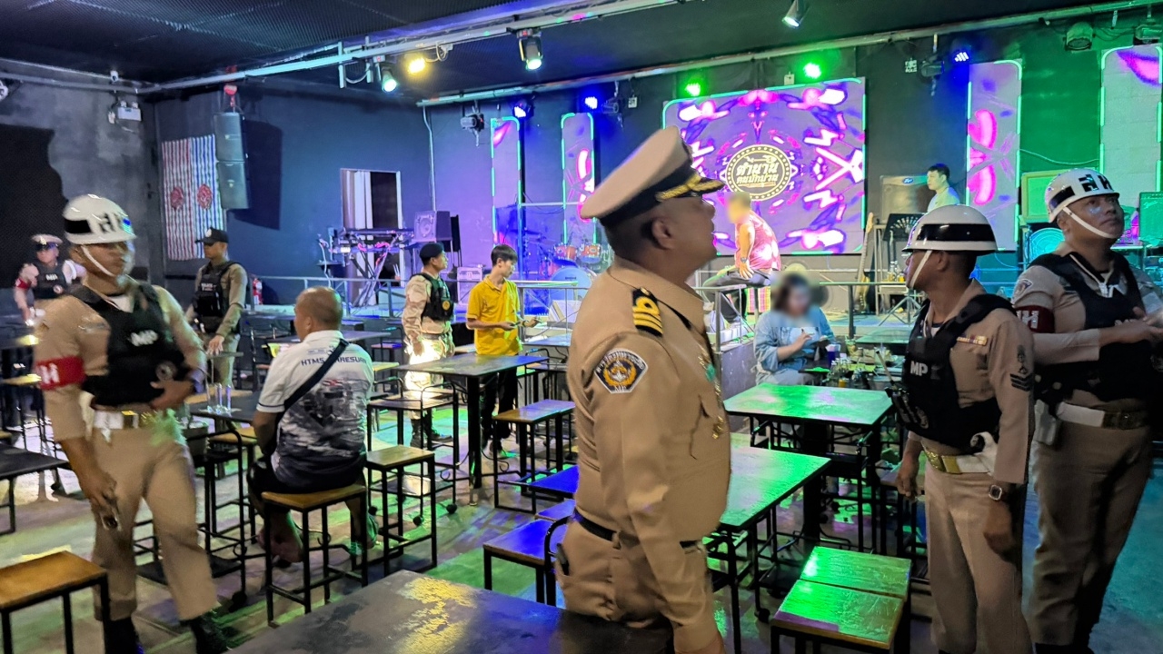 สัตหีบ สารวัตรทหารเรือ ลุยตรวจเข้มร้านเหล้า เน้นถังดับเพลิง-ทางหนีไฟ ป้องกันเหตุซ้ำรอย