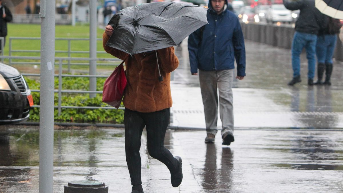 Lluvia, bajas temperaturas y vientos: A qué hora comienza el sistema frontal este miércoles en la Región Metropolitana